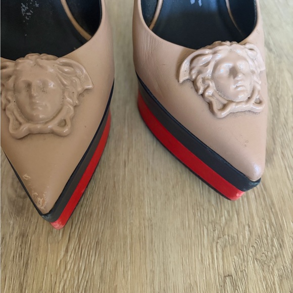 Versace Beige Leather Medusa Platform Pumps with Black and Red Accents - Picture 4 of 4